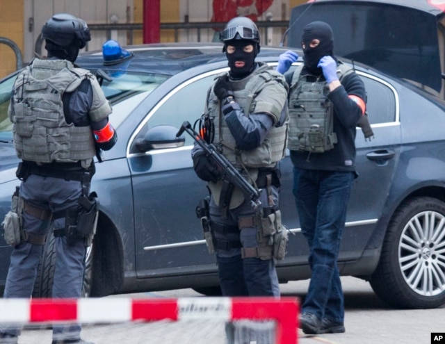 Special operations police secure an area during a police raid in the Molenbeek neighbourhood of Brussels, Belgium on March 18, 2016.