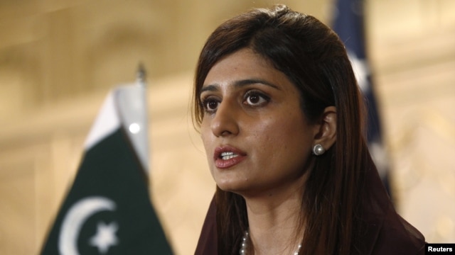 Menteri Luar Negeri Pakistan Hina Rabbani menyambut para delegasi peerta KTT negara-negara D-8 di Pakistan (Foto: dok).