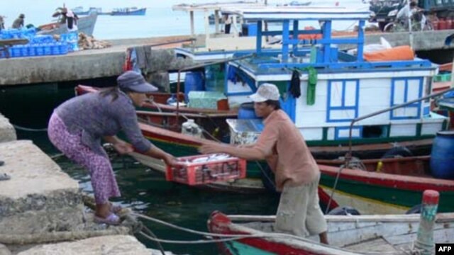 Không thể thoát được chính trị