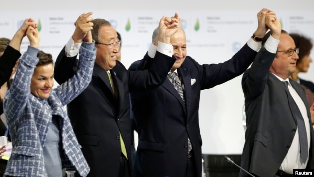 El acuerdo de París, que cuenta con 11 páginas y una "decisión" que se desarrolla en otras 20, es considerado por los ecologistas un "hito histórico para la humanidad".