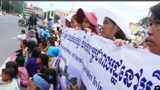 The group, which included children, was eventually allowed to submit an appeal to King Norodom Sihamoni.