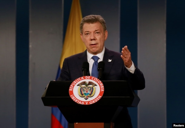 Colombia's President Juan Manuel Santos talks during a news conference after a meeting with former Colombian President Alvaro Uribe at Narino Palace in Bogota, Colombia, Oct. 5, 2016.