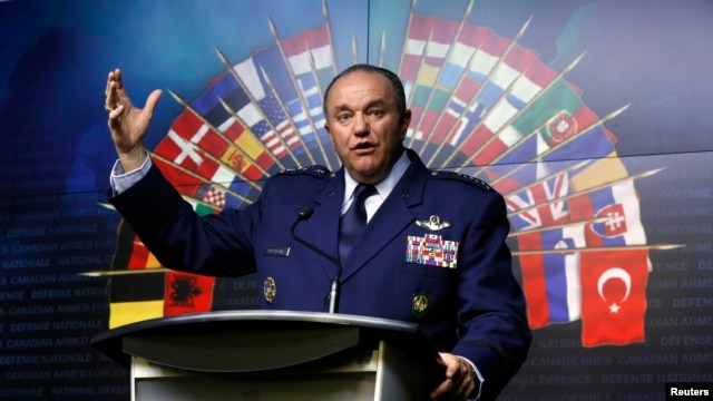 Đại tướng Hoa Kỳ Philip Breedlove, Tổng tư lệnh quân đội NATO nói “một số lớn” binh sĩ Nga vẫn hoạt động ở miền đông Ukraine
