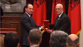Tiranë: Presidenti Nishani nderon atdhetarë të shquar