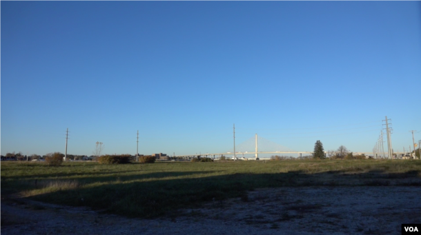 Securing development funding for this large parcel of riverfront property has proven difficult for city officials representing the Marina District, Toledo, Ohio, Nov. 6, 2016. (C. Yu/VOA News)