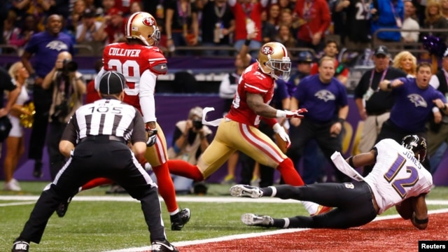 Trận đấu Super Bowl giữa 2 đội Baltimore Ravens và San Francisco 49ers trên sân vận động Superdrome ở New Orleans, bang Louisiana, 3/2/13