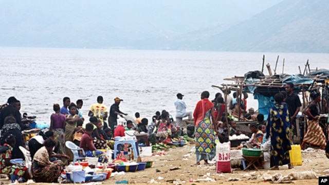 People gather at a market on July 21, 2011 on the banks of the Congo River near the village of Ngamanzo in the municipality of Maluku, Kinshasa province, an area under surveillance by medical officials for signs of cholera.