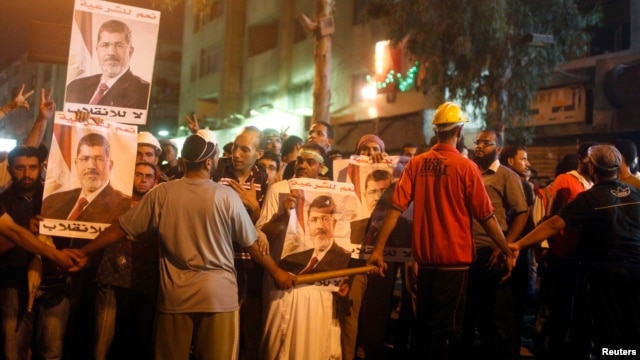 Religious scholars and supporters of deposed Egyptian president Mohamed Morsi take part in an anti-army rally that started from their sit-in area around Raba' al-Adawya mosque, east of Cairo, July 30, 2013.