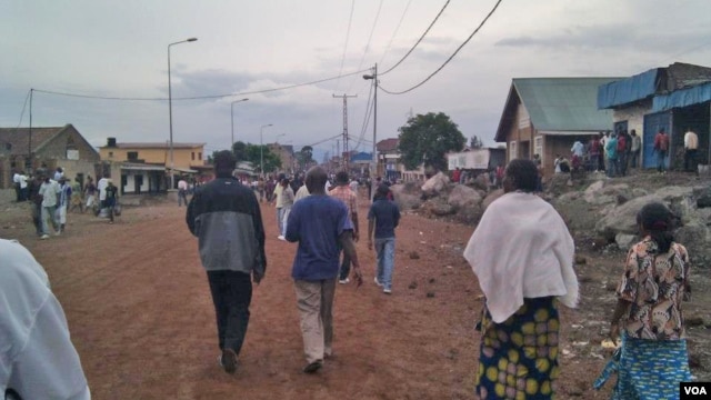 People on the streets of Goma, DRC during a lull in the fighting, November 20, 2012.  (VOA 100 Citoyens journalistes de RD Congo)