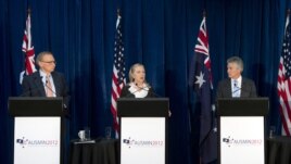 Australian Foreign Minister Bob Carr, U.S. Secretary of State Hillary Clinton, Australian Defense Minister Stephen Smith and U.S. Defense Secretary Leon Panetta (L-R) hold a news conference at the State Reception Centre in Kings Park in Perth, November 14, 2012.
