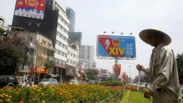 VOV dẫn lời Chủ tịch Chung nói rằng, năm 2016, Hà Nội 'dự toán kinh phí duy trì, duy tu, cắt tỉa cây hoa, cỏ với mức 886 tỷ'.