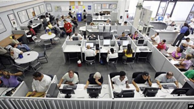 Unemployed people use computers and telephones to search for jobs and seek out unemployment insurance benefits at the Nevada JobConnect Career Center in Las Vegas (Sep 2010 file photo)