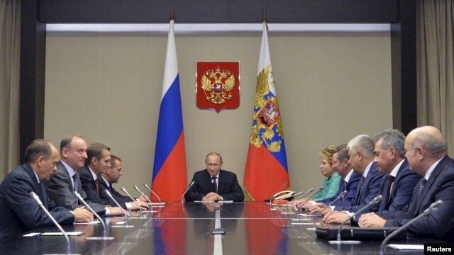 Tổng thống Nga Vladimir Putin chủ trì cuộc họp tại Novo-Ogaryovo, ngoại ô Moscow, ngày 29/9/2015.