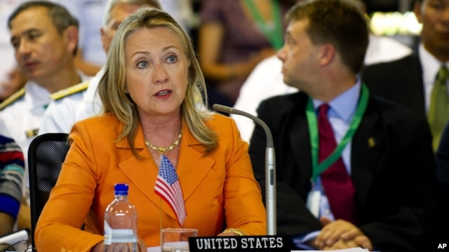 U.S. Secretary of State Hillary Clinton delivers remarks during the Pacific Island Forum Post-Forum Dialogue in Rarotonga, Cook Islands,  August 31, 2012. 