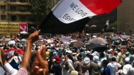 A rally on behalf of the Muslim Brotherhood's Mohamed Morsi on Tahrir Square, Cairo, Egypt, June 24, 2012 (Elizabeth Arrott/VOA)