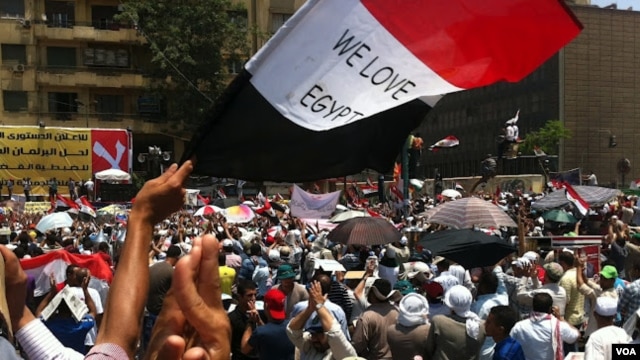 Những người ủng hộ đảng Huynh đệ Hồi giáo tụ tập ở Quảng trường Tahrir, ngày 24/6/2012
