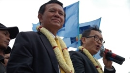 Rainsy addresses supporters in Phnom Penh on July 19, 2013.