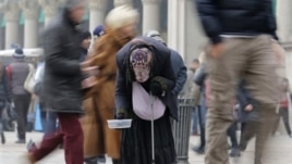Italijanka prosi u Milanu