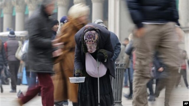 Italijanka prosi u Milanu