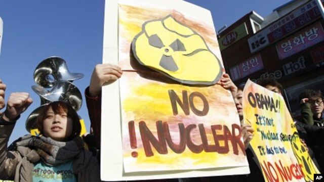 Students protest outside Hankuk University of Foreign Studies, where U.S. President Barack Obama delivered a speech, in Seoul, March 26, 2012. 