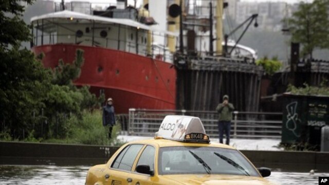 A New York City taxi is stranded in deep water on Manhattan’s West Side as Tropical Storm Irene passes through the city, in New York August 28, 2011
