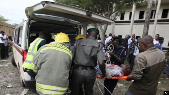 A victim of a bomb blast that ripped through the United Nations offices in the Nigerian capital of Abuja is loaded into an ambulance, August 26, 2011