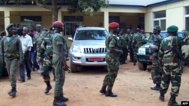 Soldados da Guiné-Bissau, dias depois do golpe de Abril de 2012