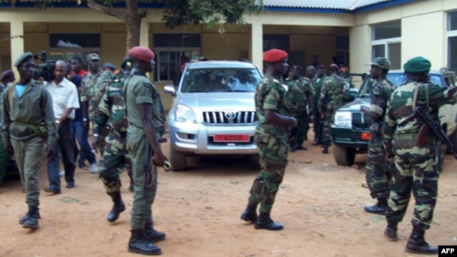 Militares guineenses durante o golpe de Estado de 12 de Abril (Arquivo)