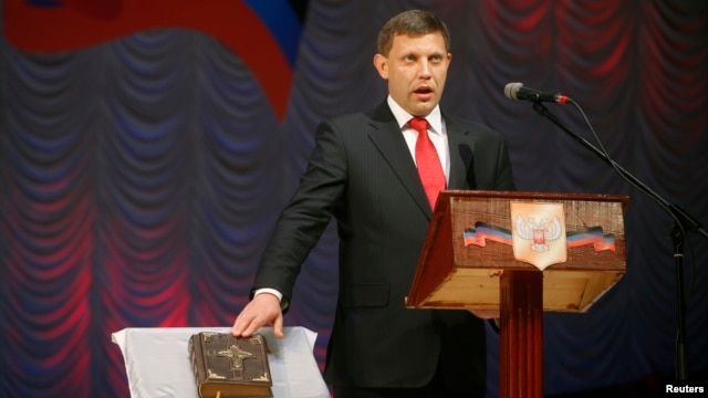 Separatist leader Alexander Zakharchenko is sworn in as the head of the self-proclaimed Donetsk People's Republic during a ceremony at a theatre in Donetsk, eastern Ukraine, Nov. 4, 2014. 