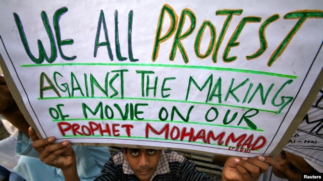 A Muslim youth holds up a placard during a protest against against the anti-Islam film, in Jammu, India Sept. 21, 2012.