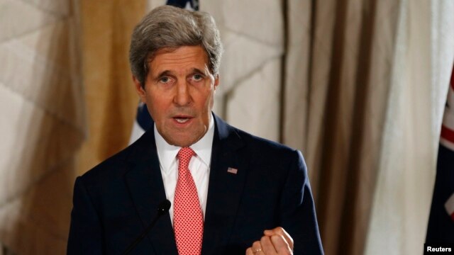 Ngoại trưởng Hoa Kỳ John Kerry nói rằng việc giải quyết những vụ tranh chấp chủ quyền ở Biển Đông đòi hỏi sự tôn trọng luật pháp quốc tế.