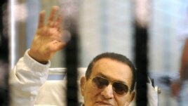 Hosni Mubarak do të qëndrojë në burg