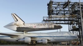 El avión sobrevolará la conocida como "costa del espacio" en Florida para que aquellos que han trabajado en el programa de los transbordadores y aficionados al espacio puedan despedirse del Discovery