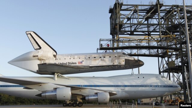 El avión sobrevolará la conocida como "costa del espacio" en Florida para que aquellos que han trabajado en el programa de los transbordadores y aficionados al espacio puedan despedirse del Discovery
