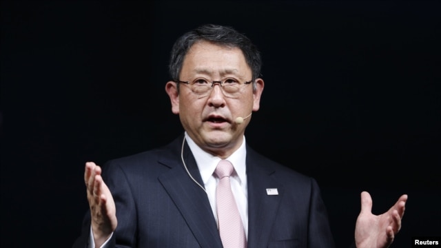 Chủ tịch công ty Toyota Akio Toyoda nói chuyện tại một cuộc họp báo ở Tokyo, 25/12/12