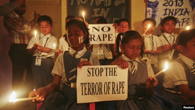 Students hold candles as they pray during a candlelight vigil for a gang rape victim, who was assaulted in New Delhi and later died, in Ahmedabad, India, December 31, 2012.