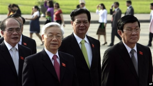 Từ trái: Chủ tịch Quốc hội Nguyễn Sinh Hùng, Tổng bí thư Đảng Nguyễn Phú Trọng, Thủ tướng Nguyễn Tấn Dũng, và Chủ tịch nước Trương Tấn Sang 