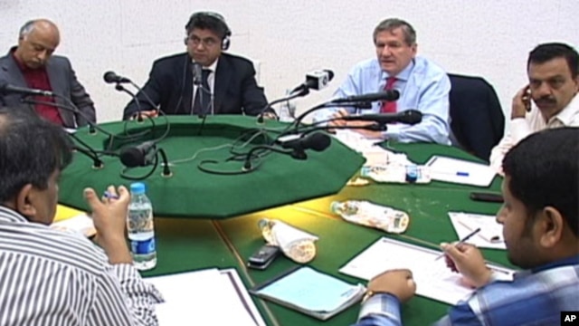 US Special Representative to Afghanistan and Pakistan Richard Holbrooke speaks to reporters in Islamabad on the eve of Afghan parliamentary elections, 17 Sept. 2010