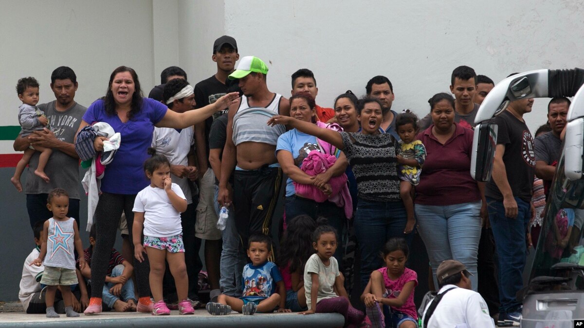 EE.UU. puede obligar a migrantes a esperar en México
