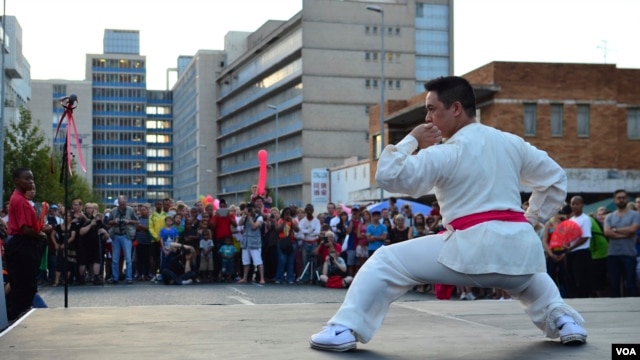A martial arts demonstration at Saturday's Chinese New Year festivities in downtown Johannesburg. The first Chinese immigrants in Johannesburg starting coming around 1900, February 2, 2013 (Peter Cox/VOA).