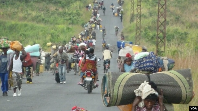 Refugiados congoleses da cidade de Sake em direcção a Goma 