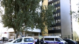 Polîsên Fransî li ber ofîsa govara Charlie Hebdo zerevanî dikin
