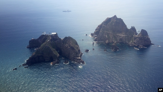 Nhóm đảo người Nhật gọi là Takeshima và Nam Triều Tiên gọi là Dokdo 