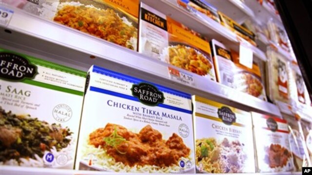 Pengamat mengatakan harus ada lebih dari satu lembaga yang berhak menerbitkan sertifikat produk halal sehingga prosesnya lebih cepat dan murah. (Foto: Dok)