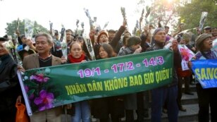 ေတာင္တ႐ုတ္ပင္လယ္ထဲမွာျဖစ္ခဲ့ဲတဲ့ ေသြးေခ်ာင္းစီးတိုက္ပြဲ ႏွစ္ ၄၀ ျပည့္ အထိမ္းအမွတ္ အခမ္းအနား ဗီယက္နမ္မွာ က်င္းပ။ (ဇန္နဝါရီလ ၁၉၊ ၂၀၁၄)
