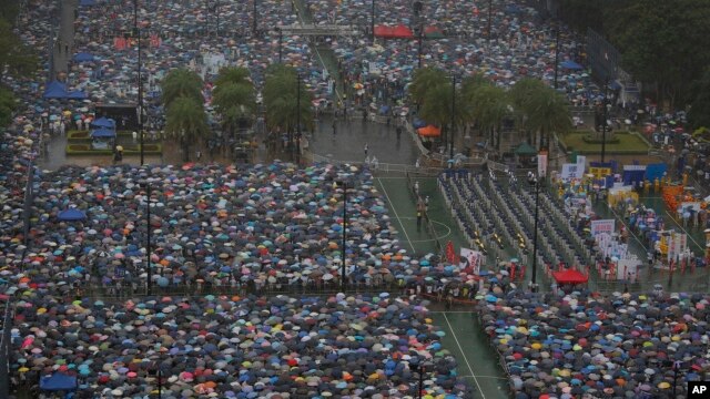 Hàng trăm ngàn dân Hong Kong tham gia biểu tình đòi dân chủ 1/7/13