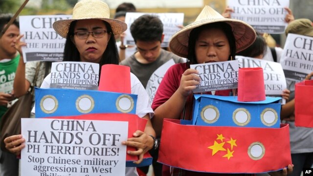 Sinh viên Philippines biểu tình phản đối Trung Quốc tại Manila, ngày 3/3/2016.