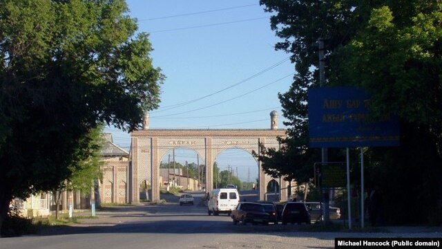 Sayram shahriga kirish darvozasi, Sayram, Qozog'iston.