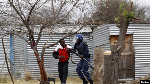 A man is arrested by police at Lonmin's Marikana mine in South Africa's North West Province, September 15, 2012. 