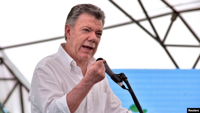 El presidente de Colombia, Juan Manuel Santos, dio instrucciones al jefe del equipo negociador para que viaje a Quito y reactive la mesa de diálogo.